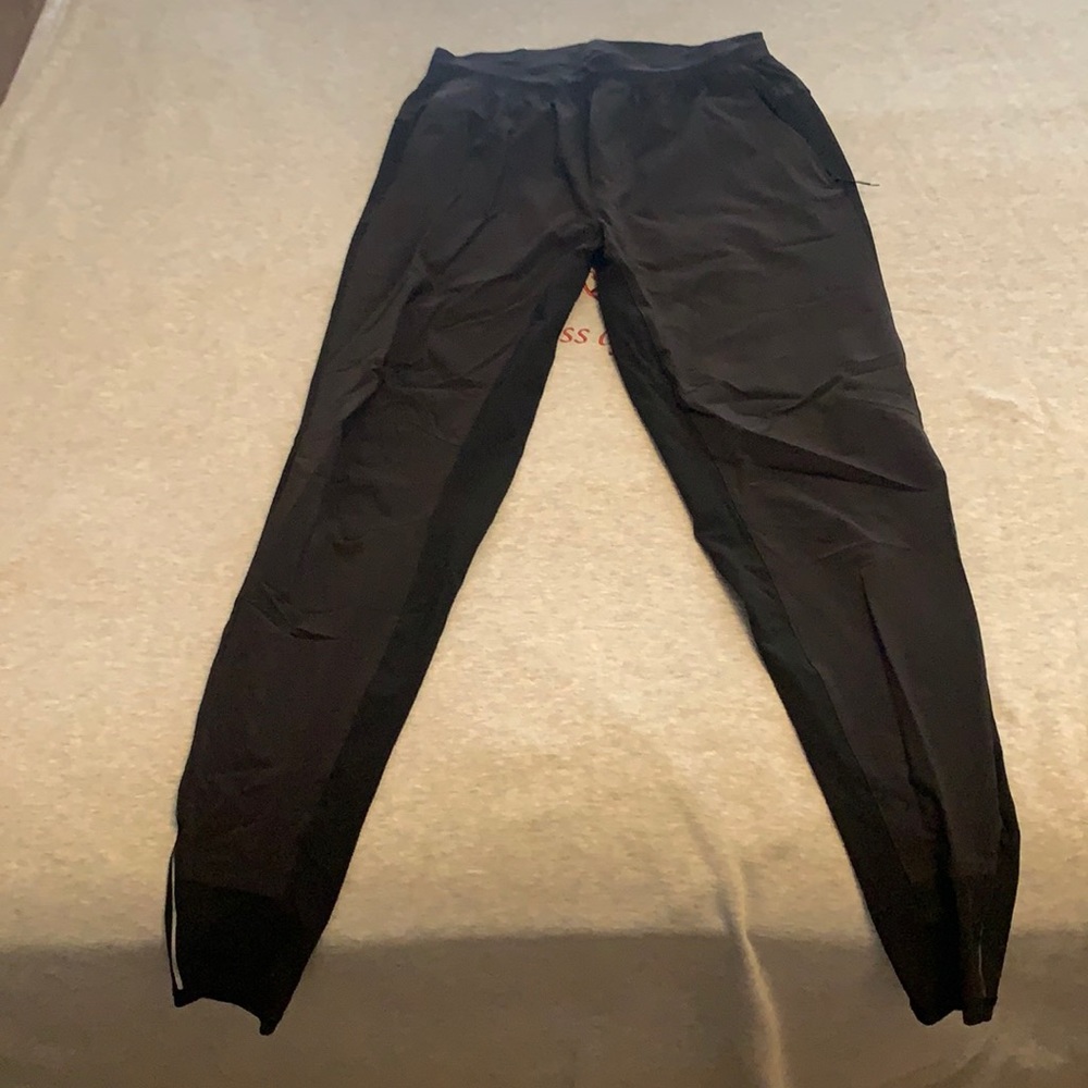 Men’s Lululemon Surge hybrid joggers